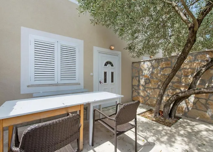 Aparthotel Danica Dobropoljana